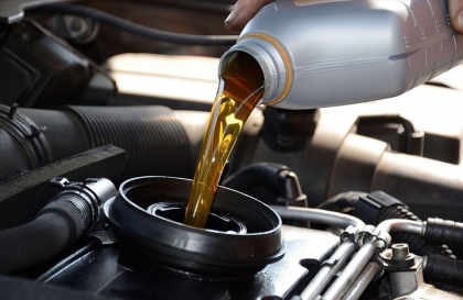 Kinh nghiệm lái xe: Thay dầu nhớt lần đầu km bao nhiêu là hợp lý?